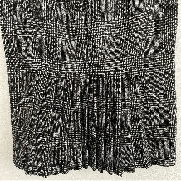 Express Design Studio - Gray Plaid Trumpet Pencil Skirt - Size 4 - Picture 3 of 4